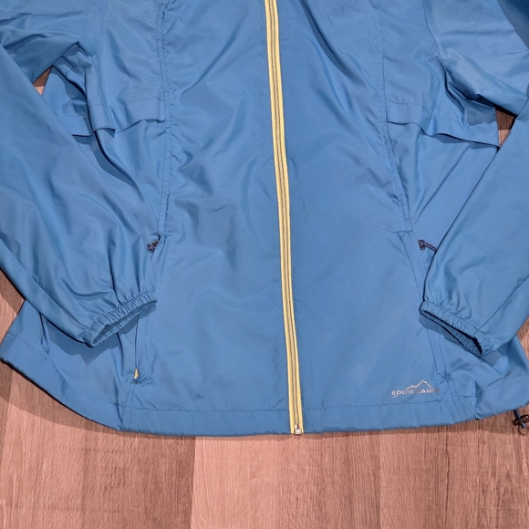 Eddie Bauer Ladies Packable Wind Jacket - Picture 2 of 7